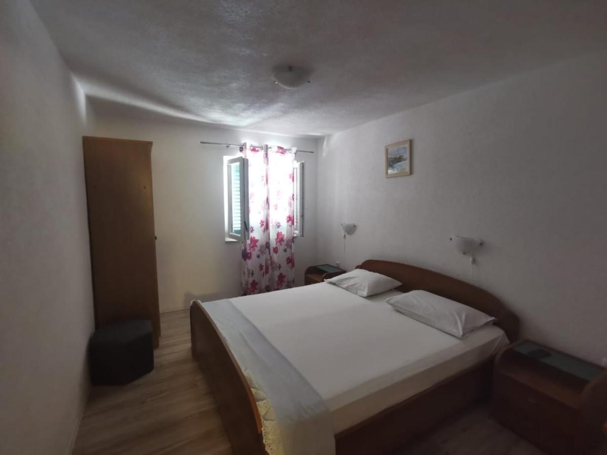 Apartmani Franceska Bol Exterior photo