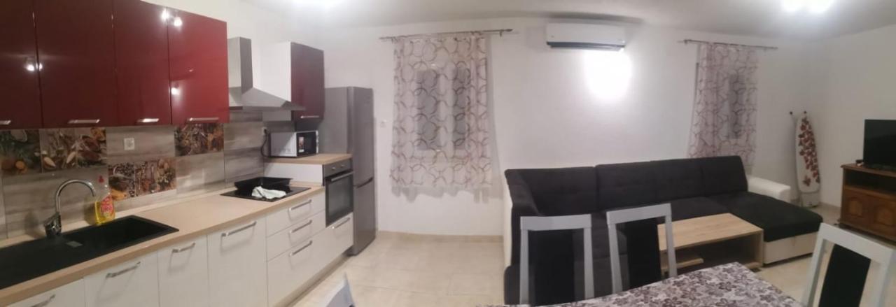Apartmani Franceska Bol Exterior photo