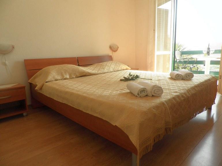 Apartmani Franceska Bol Exterior photo